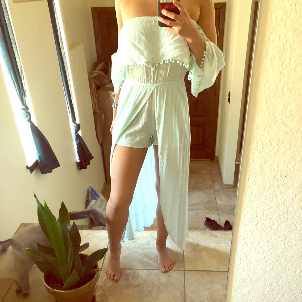 XS Venus Light Green Romper w/ Cape 💚💚